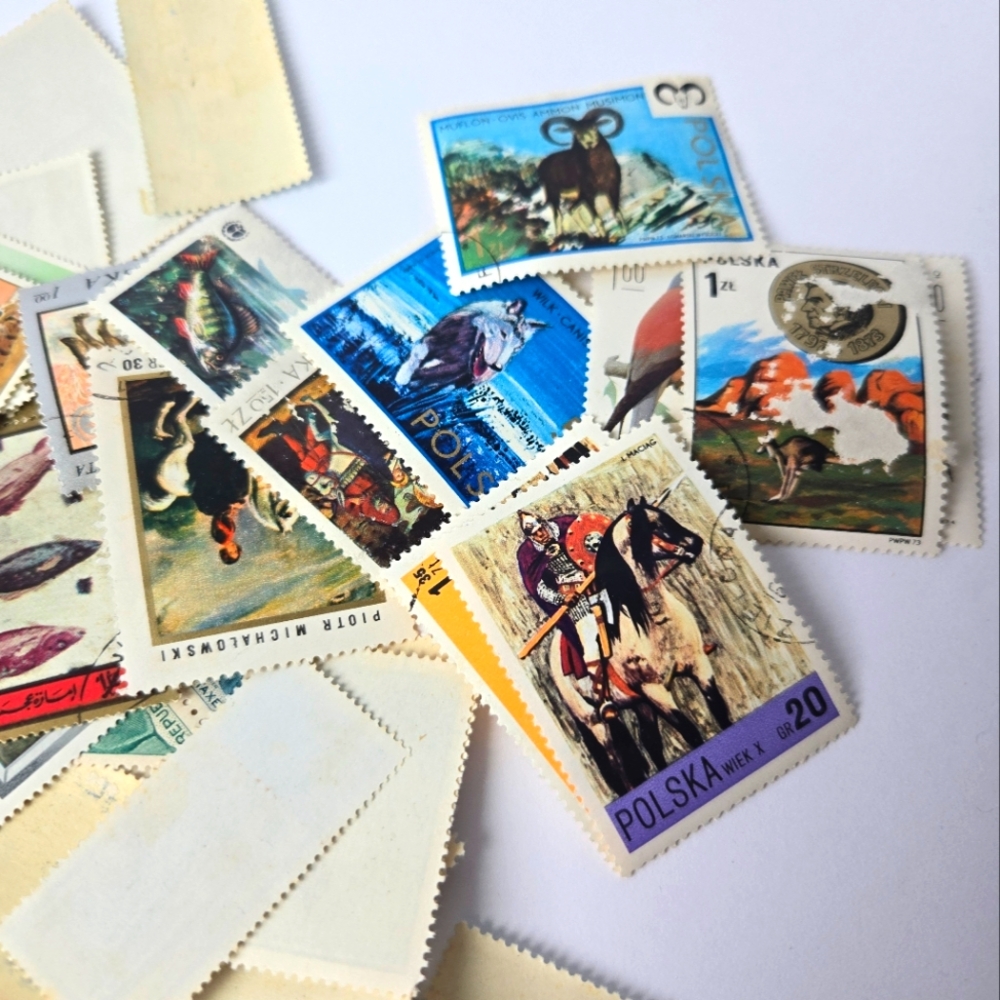 Mystery Lot 200+ VINTAGE International Postage Stamp Collection, New & Cancelled - Picture 9 of 14